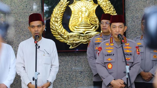 Ustaz Abdul Somad mengisi ceramah di Masjid Al-Ikhlas, Mabes Polri, Jumat (26/9/2025).