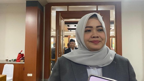 Wagub NTB, Indah Dhamayanti Putri, saat ditemui jurnalis seusai rapat paripurna DPRD NTB, Jumat (26/9/2025). (Ahmad Viqi/detikBali)