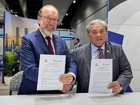 Wakil Ketua Umum Bidang Hubungan Luar Negeri Kadin Indonesia Bernardino Moningka Vega menyampaikan sambutan pada 14th World Chamber Congress di Melbourne, pada 2 September 2025.