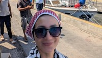 Model dan aktris ini masih optimis bisa melanjutkan pelayaran ke Gaza dan menunggu sampai keberangkatan kapal terakhir. Foto: Instagram @wandahamidahbsa