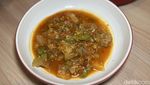 Baru di Jaksel! Warung Ini Punya Sambal Asap hingga Oseng Mercon Nikmat