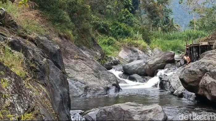 Wisata Kali Rabuan Lereng Argopuro