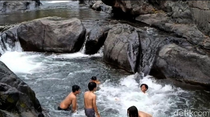 Wisata Kali Rabuan Lereng Argopuro