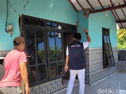 Sejumlah rumah rusak akibat gempa di Banyuwangi, Kamis (26/9/2025) Pemkab memastikan pemerintah akan memberikan bantuan renovasi