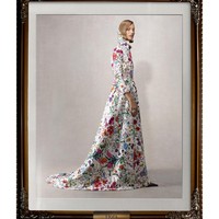 Siluet dalam koleksi ini beragam: dari gaun opera berbulu dan perhiasan mewah hingga busana minim bergaya sensual. (Foto: Dok. Gucci)