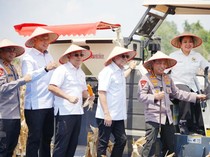 Kapolri Panen Raya Jagung di OKU Timur, Salurkan 1.386 Ton Beras SPHP