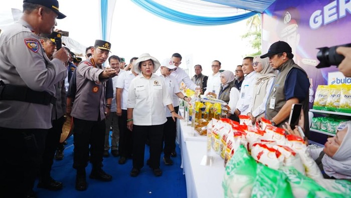 Kapolri Jenderal Listyo Sigit Prabowo mengundang pimpinan kementerian-lembaga datang ke Oku Timur, Sumatera Selatan, untuk panen raya jagung serentak kuartal III tahun 2025.