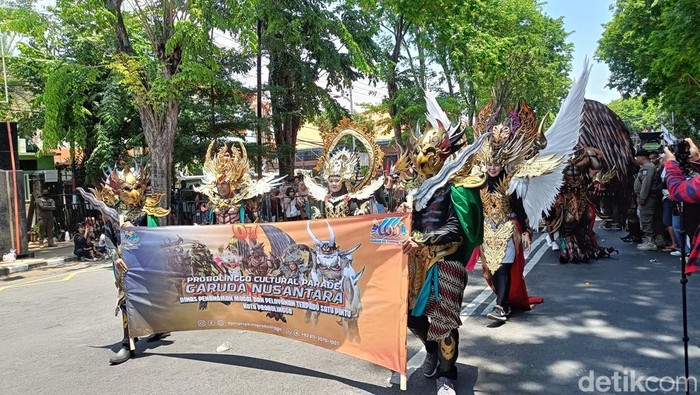 Kemeriahan pawai budaya di peringatan HUT ke-666 Kota Probolinggo