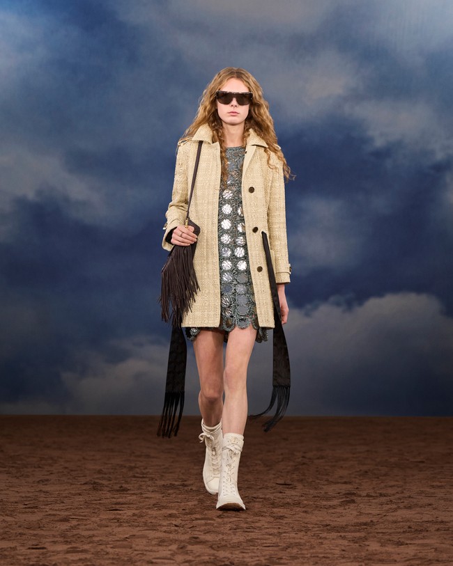 Dengan koleksi ini, Burberry menegaskan posisinya sebagai rumah mode yang mampu menjembatani warisan tradisi dengan energi budaya kontemporer—sebuah perayaan atas kekuatan musik dan mode yang terus menginspirasi. (Foto: Dok. Burberry)