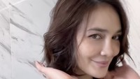 Inilah hairstyle terbaru Luna Maya. Dia memotong rambutnya hingga seatas bahu. Foto: Instagram @lunamaya
