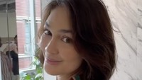 Visual Luna Maya makin terlihat fresh dengan gaya potongan rambut barunya. Foto: Instagram @lunamaya