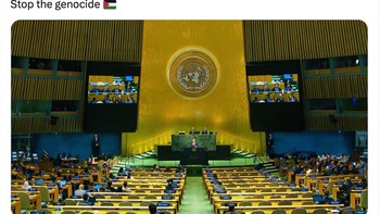 Foto ini harus ada di seluruh halaman depan koran di dunia. Netanyahu berbicara di hall yang kosong di PBB. Stop genosida, tulis akun ini. Foto: X.com