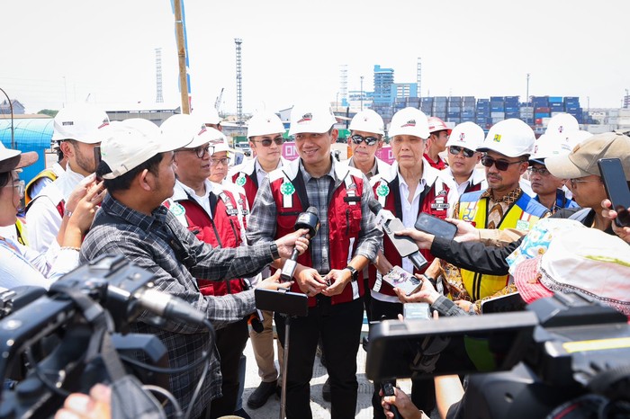 Menteri Koordinator Bidang Infrastruktur dan Pembangunan Kewilayahan, Agus Harimurti Yudhoyono (AHY), meninjau progres pembangunan Jalan Tol Harbour Road II,