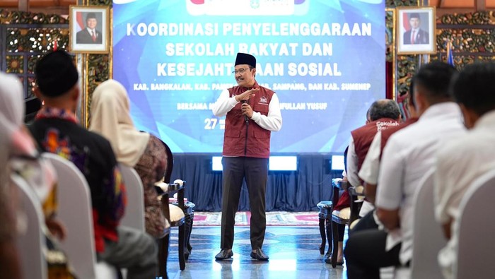 Menteri Sosial Saifullah Yusuf