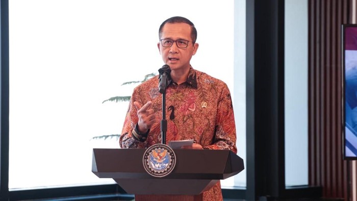Menteri Transmigrasi M. Iftitah Sulaiman Suryanagara