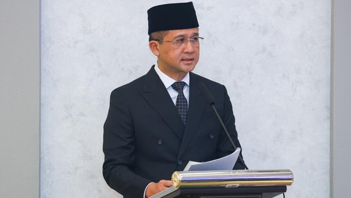 Menteri Transmigrasi M. Iftitah Sulaiman Suryanagara