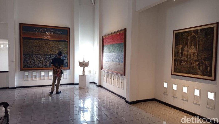 Barang peninggalan milik almarhum H Widayat yang dipamerkan dalam museum H Widayat, Mungkid, Magelang, Sabtu (27/9/2025).