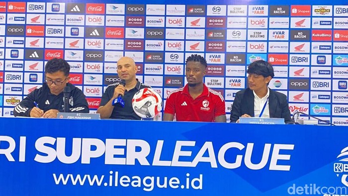 Pelatih PSM Makassar Bernardo Tavares dan pemain Gledson Paixao dalam sesi konferensi pers usai melawan PSIM Yogyakarta.