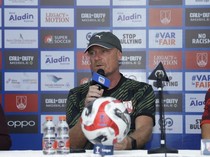 Peter de Roo Pasang Badan soal Hasil Jeblok Persis Solo di Awal Musim