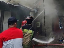 Kebakaran Landa Permukiman Padat Penduduk di Medan Timur