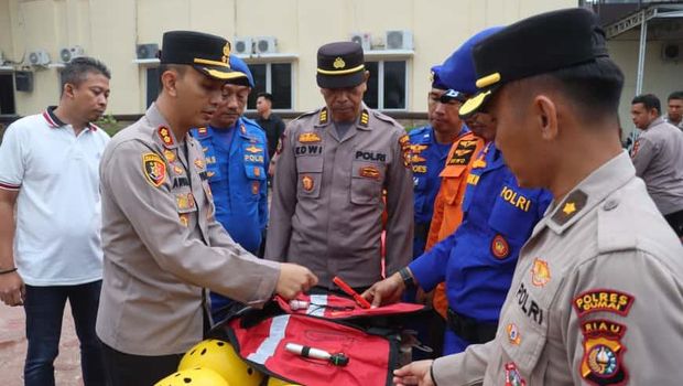 Polres Dumai dan BPBD menggelar apel kesiapsiagaan peralatan menghadapi ancaman bencana banjir, Sabtu (27/9/2025).
