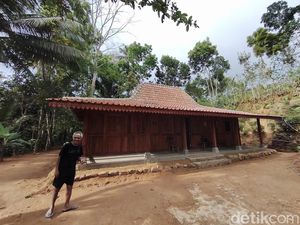 Senangnya Mbah Pono Rumahnya Direhab Jadi Joglo Limasan Khas Jogja