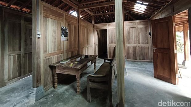 Rumah joglo limasan Mbah Pono di Kulon Progo ini merupakan bantuan dari Pemda DIY lewat Danais. Foto diambil Jumat (26/9/2025).