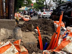 Warga Bandung Kesal Galian Bikin Kecelakaan, Walkot Farhan Audit Ulang