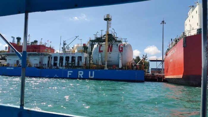 Proyek LNG yang berada di 3,5 kilometer garis pantai Bali.
