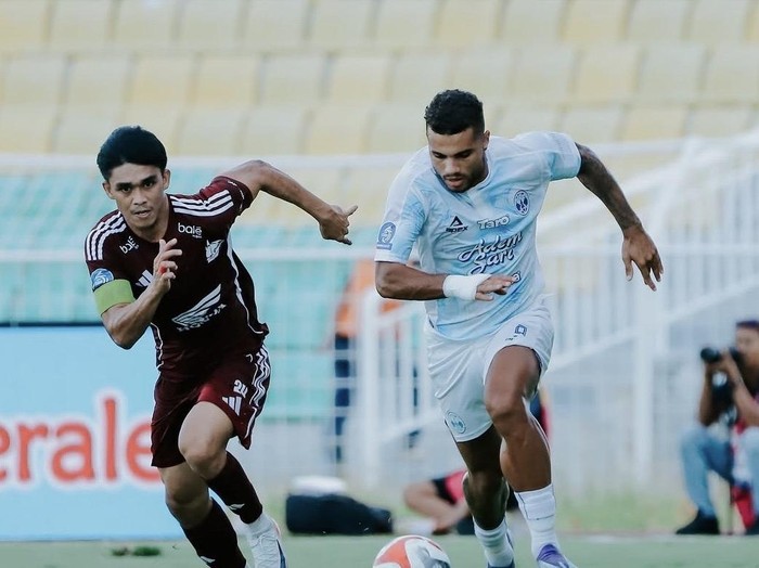 Laga PSM Makassar vs PSIM Jogja di Stadion Gelora BJ Habibie, Parepare, Sabtu (27/9/2025).