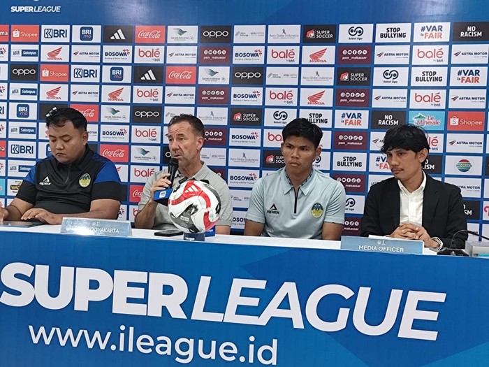 Konferensi pers PSIM Jogja usai laga kontra PSM Makassar di Stadion BJ Habibie Parepare, Sabtu (27/9/2025).
