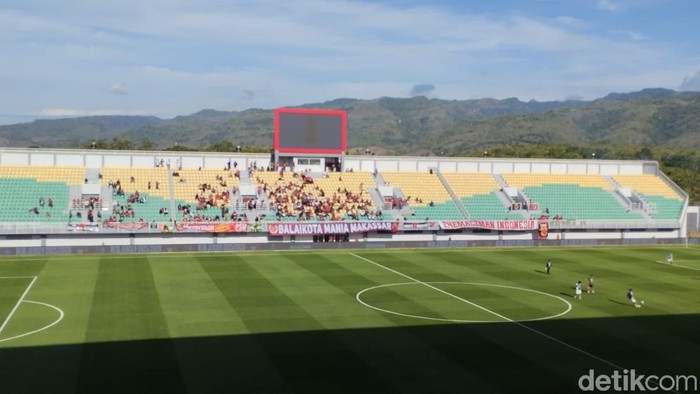 PSM Makassar Vs PSIM Yogyakarta di Stadion Gelora BJ Habibie, sepi penonton.
