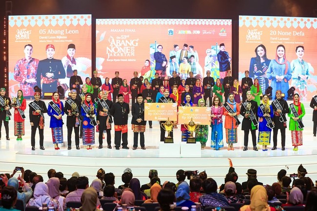 Ajang Abang None Jakarta yang sudah memasuki edisi ke-53 ini dikenal sebagai ruang apresiasi bagi generasi muda Ibu Kota untuk menampilkan bakat, pengetahuan, sekaligus kecintaan mereka terhadap budaya Betawi. Sebanyak 36 finalis (18 pasang Abang dan None) bersaing melalui berbagai tahapan, termasuk sesi wawancara, penyampaian gagasan, dan menjawab pertanyaan spontan dari juri. (Foto: Instagram/@isabel.azhari)