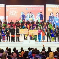 Ajang Abang None Jakarta yang sudah memasuki edisi ke-53 ini dikenal sebagai ruang apresiasi bagi generasi muda Ibu Kota untuk menampilkan bakat, pengetahuan, sekaligus kecintaan mereka terhadap budaya Betawi. Sebanyak 36 finalis (18 pasang Abang dan None) bersaing melalui berbagai tahapan, termasuk sesi wawancara, penyampaian gagasan, dan menjawab pertanyaan spontan dari juri. (Foto: Instagram/@isabel.azhari)