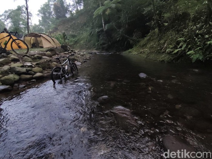 Suasana tempat wisata di Malasari, Bogor.
