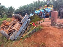 Truk Angkut Minyak Sawit Terguling di Merauke, Anak 2 Tahun Tewas