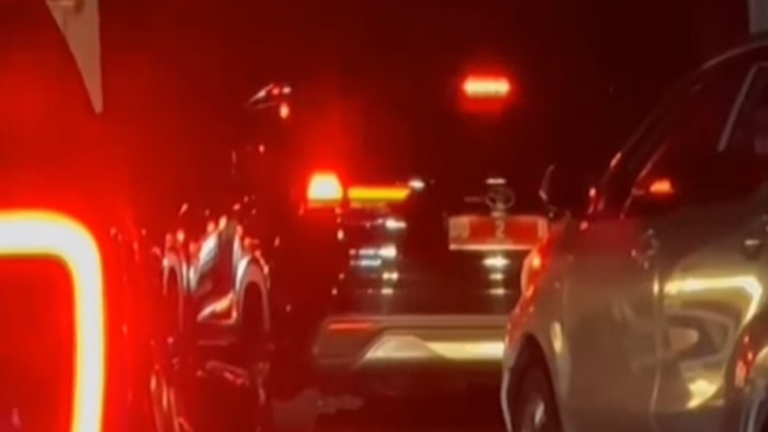 Viral mobil dinas Wabup Maros lawan arah terobos macet.