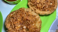 Menu fuyunghai di sini juga sama persis sajiannya. Porsinya besar dengan tambahan saus asam manis yang menambah kelezatannya. Foto: Yenny Mustika Sari/detikcom