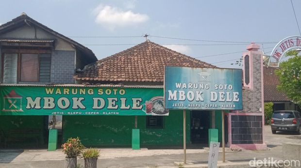 Warung Soto Mbok Dele di Jetis, Klaten salah satu kuliner legendaris.