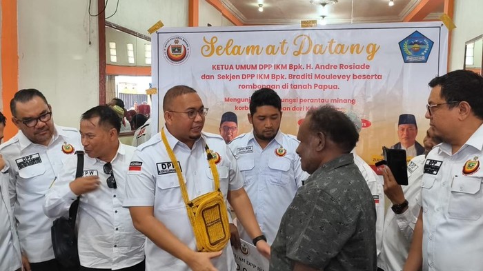 Andre Rosiade mengunjungi perantau Minang di Papua