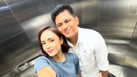 Angie Ang mengungkapkan Agung Afrida seorang duda. Namun ia telah menerima masa lalu Agung. (Foto: dok Instagram nonangie)