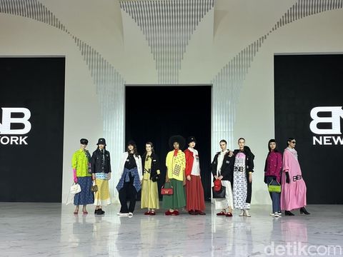Brand naungan ISSA Group, Vivi Zubedi, BNB, & Mayyech konsisten tonjolkan monogram & monokrom bertajuk Synthesis di Senayan Fashion Nation.