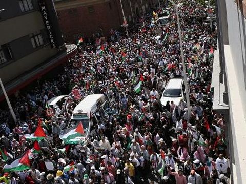 Demo bela Palestina di Cape Town, Afrika Selatan (AFP/RODGER BOSCH)