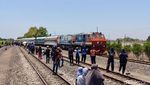 Antusiasme Warga Sambut Parade Kereta Penumpang di HUT ke-80 KAI
