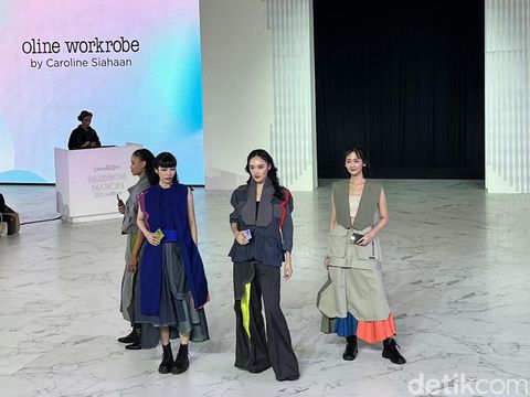 Brand Oline Workrobe bersama Motorola persembahkan koleksi terbaru dalam warna pantone di Senayan Fashion Nation XIX edition (27/9/2025) di Senayan City.