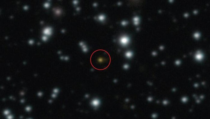 The orange dot at the centre of this image is a powerful explosion that repeated several times over the course of a day, an event unlike anything ever witnessed before. The image, taken with ESO’s Very Large Telescope (VLT), allowed astronomers to determine that the explosion didn’t take place in the Milky Way but in another galaxy.  This gamma-ray burst, named GRB 250702B, was first spotted by high-energy telescopes on 2 July, but its location was uncertain. The image shown here was taken on 3 July with the VLT’s HAWK-I infrared camera, which accurately pinpointed the location of the source. The explosion appeared to be nested within another galaxy, later confirmed by the NASA/ESA Hubble Space Telescope.  Different scenarios have been proposed to explain this event, such as the collapse of a massive star, or a star ripped apart by a black hole. But none of them can fully account for all the observed properties of the explosion unless the involved objects are rather unusual.