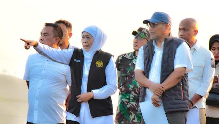 Gubernur Khofifah saat sidak di Sungai Selowogo, Situbondo