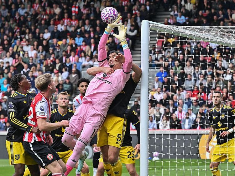 Harry Maguire Vs Rekan-rekannya Sendiri