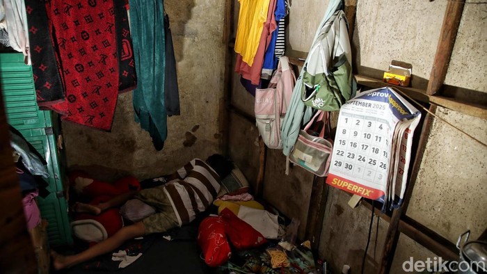 Di kawasan Ancol, Kecamatan Pademangan, Jakarta Utara, terdapat sebuah permukiman padat bernama Kampung Tongkol yang dijuluki 