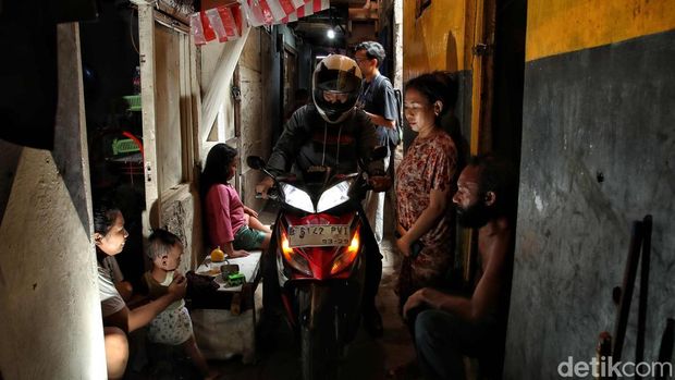 Di kawasan Ancol, Kecamatan Pademangan, Jakarta Utara, terdapat sebuah permukiman padat bernama Kampung Tongkol yang dijuluki 